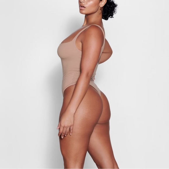 Skims Fits Everybody Square Neck Thong Bodysuit in Sienna - Picture 3 of 12